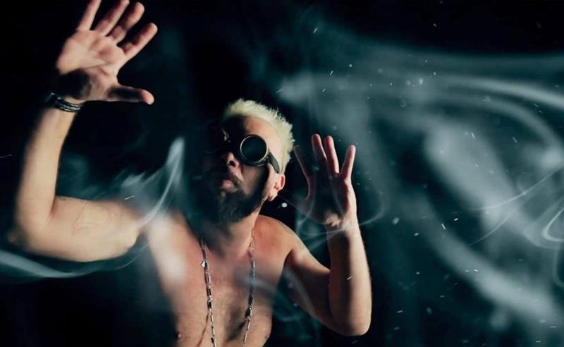 Esdras Bedai celebra o legado do Movimento Manguebeat com show no Blue Note Rio