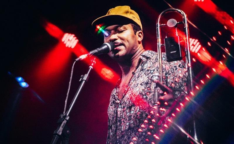 Sesc São Gonçalo recebe Josiel Konrad e sua fusão revolucionária de Jazz e Funk Carioca