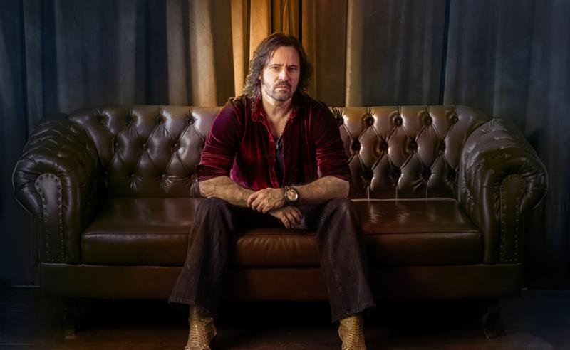 Ivan Busic reafirma sua conexão com o blues em novo e visceral álbum